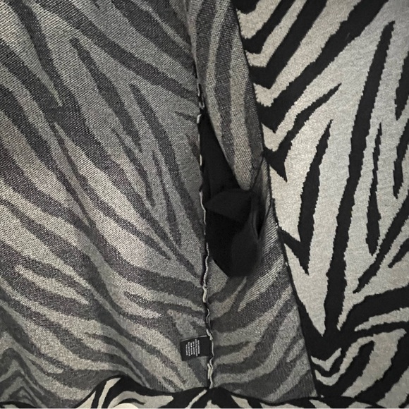 PREMISE GRAY ZEBRA PRINT CARDIGAN SWEATER W/ POCKETS | SIZE XS - Picture 8 of 12